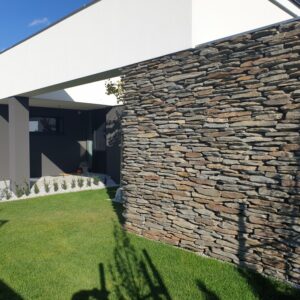 Kamień elewacyjny cięty jednostronnie „12” (ok. 205 zł brutto/m2)