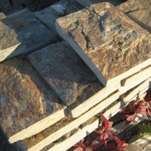 Kamień ścieżkowy cięty czterostronnie szerokość 30 cm (ok. 533 zł brutto/m2)